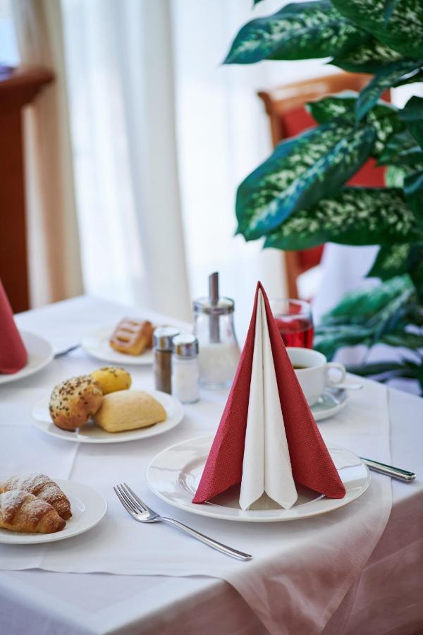 Ivka Hotel 3*