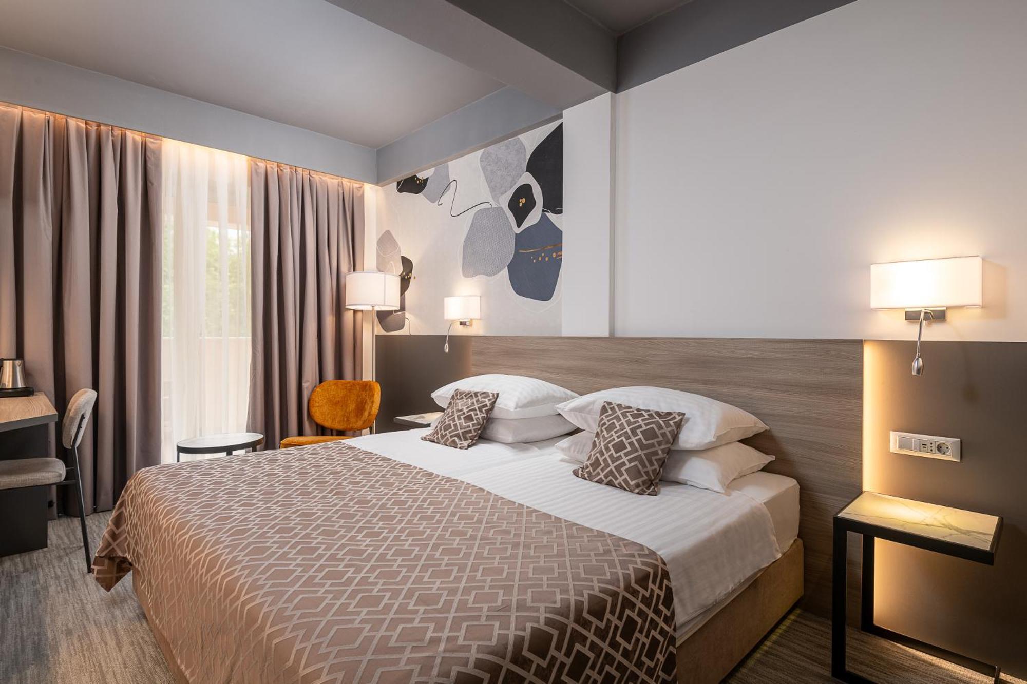 Ivka Hotel 4*